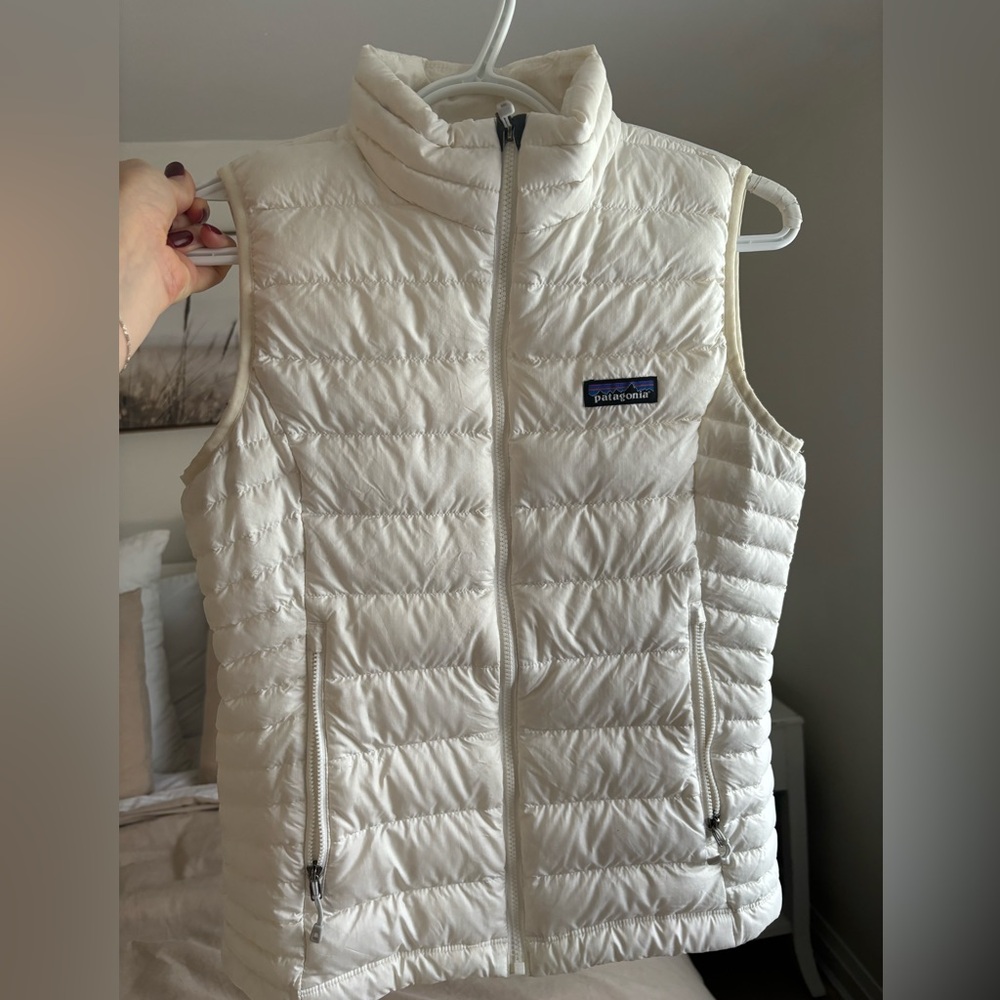 White Patagonia Down Sweater Vest - Women’s small